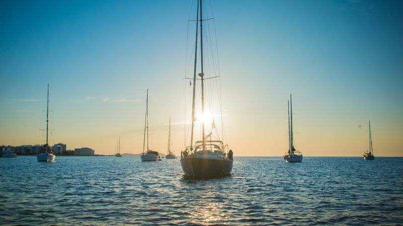 ¿Por qué alquilar un barco en tus vacaciones en Ibiza?